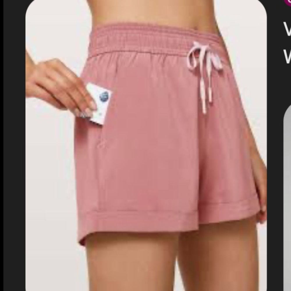 lululemon athletica Spring Break Away Short II Women's (fit small)